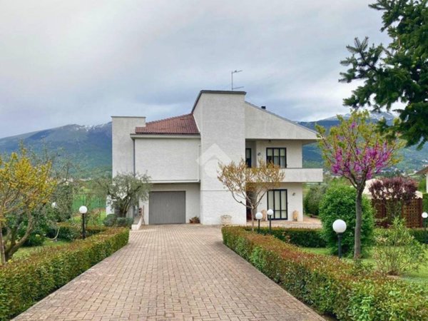 casa indipendente in vendita a Gualdo Tadino in zona Cerqueto
