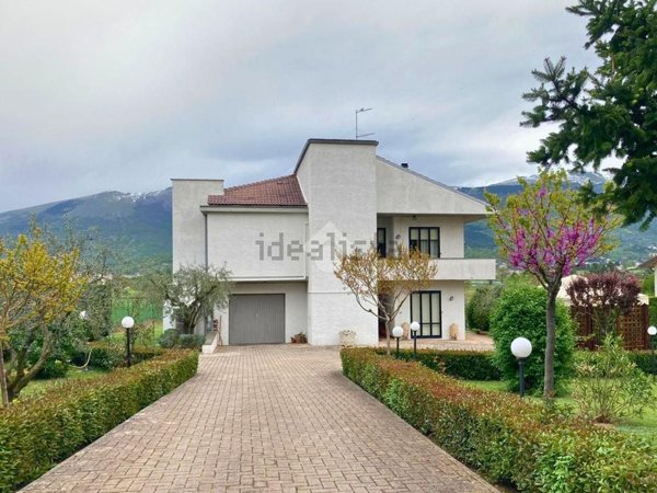 casa indipendente in vendita a Gualdo Tadino in zona Cerqueto