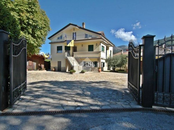 casa indipendente in vendita a Gualdo Tadino