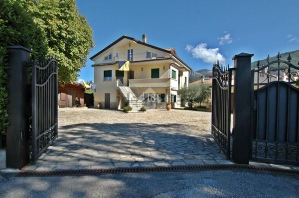 casa indipendente in vendita a Gualdo Tadino
