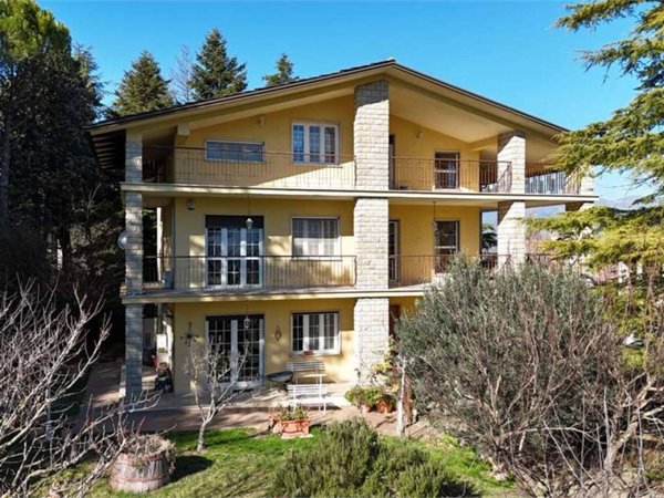 casa indipendente in vendita a Gualdo Tadino in zona San Pellegrino