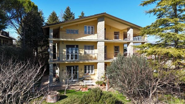 casa indipendente in vendita a Gualdo Tadino in zona San Pellegrino