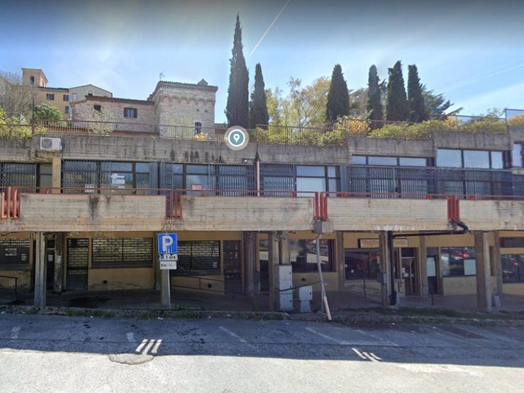 negozio in vendita a Gualdo Tadino