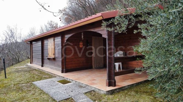 casa indipendente in vendita a Gualdo Tadino in zona Rasina