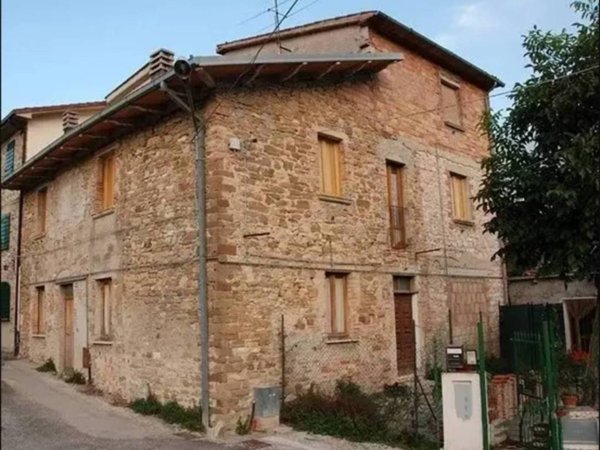 casa indipendente in vendita a Gualdo Tadino in zona Casale