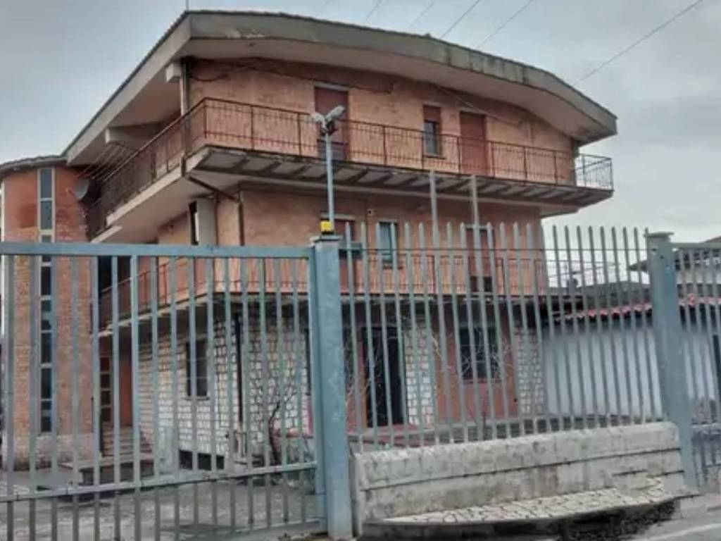 casa indipendente in vendita a Gualdo Tadino in zona Casale