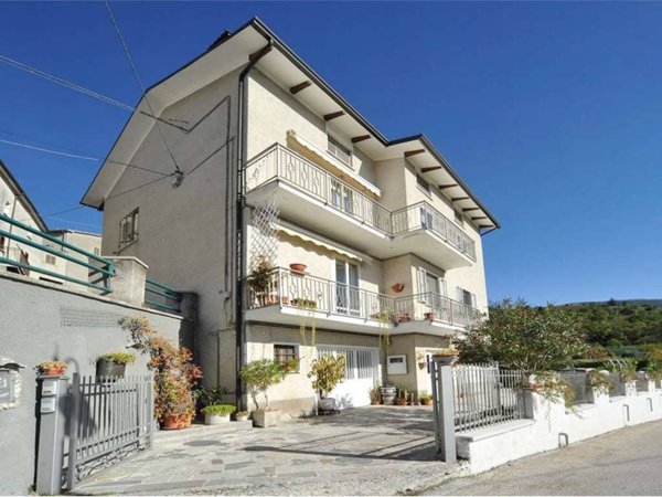 casa indipendente in vendita a Gualdo Tadino in zona Palazzo Mancinelli