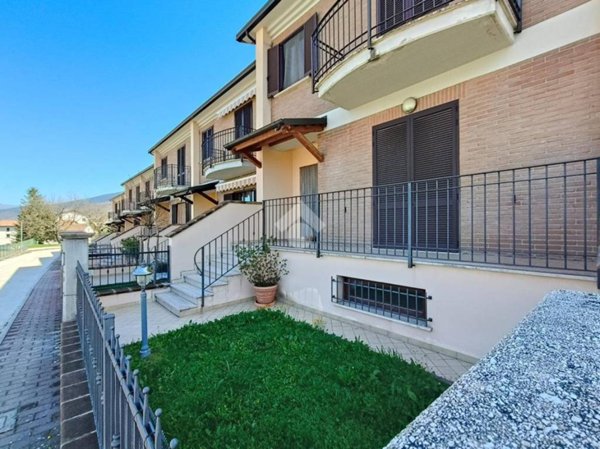 casa indipendente in vendita a Gualdo Tadino