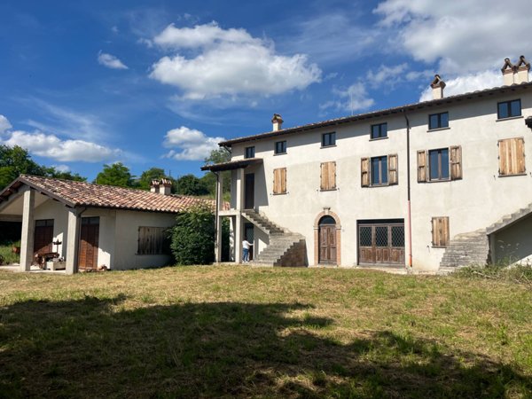casa indipendente in vendita a Gualdo Tadino in zona Vaccara