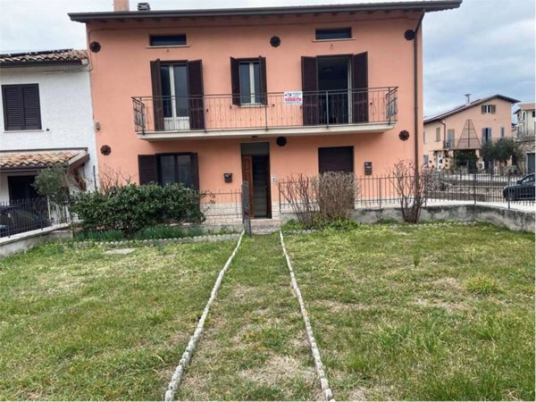 casa indipendente in vendita a Gualdo Tadino