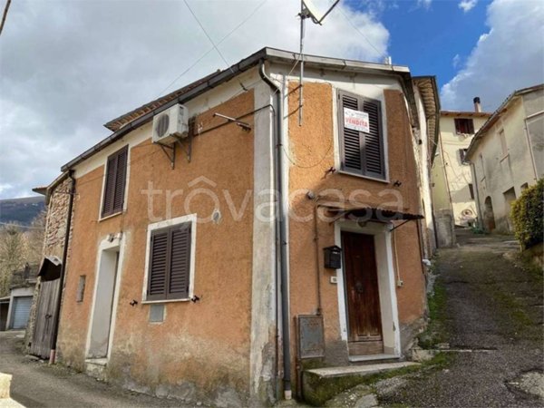casa indipendente in vendita a Gualdo Tadino in zona Palazzo Mancinelli