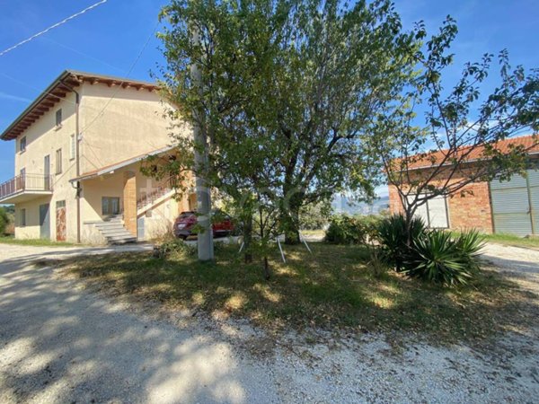 casa indipendente in vendita a Gualdo Tadino