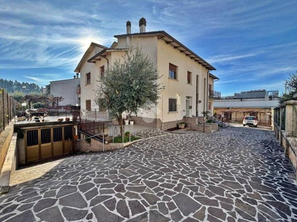 casa indipendente in vendita a Gualdo Tadino