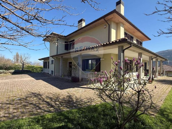 casa indipendente in vendita a Gualdo Tadino in zona San Pellegrino