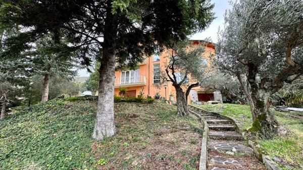 casa indipendente in vendita a Gualdo Tadino