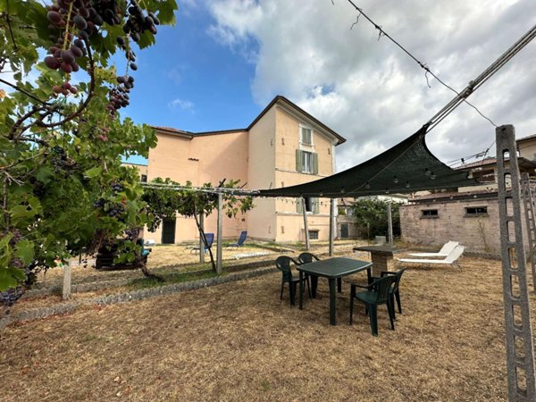 casa indipendente in vendita a Gualdo Tadino