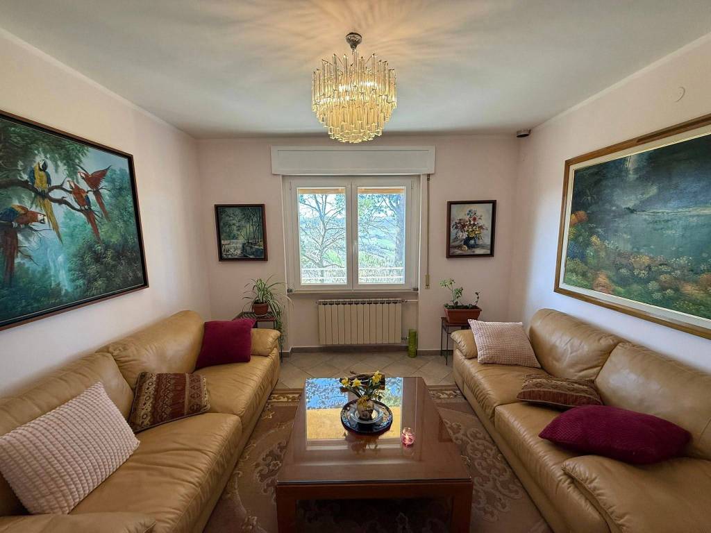 casa indipendente in vendita a Gualdo Tadino in zona Morano Osteria