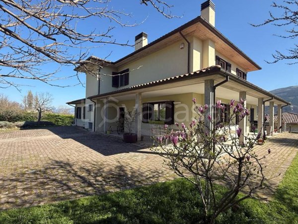 casa indipendente in vendita a Gualdo Tadino in zona San Pellegrino