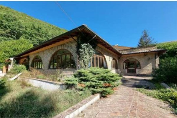 negozio in vendita a Gualdo Tadino in zona Boschetto