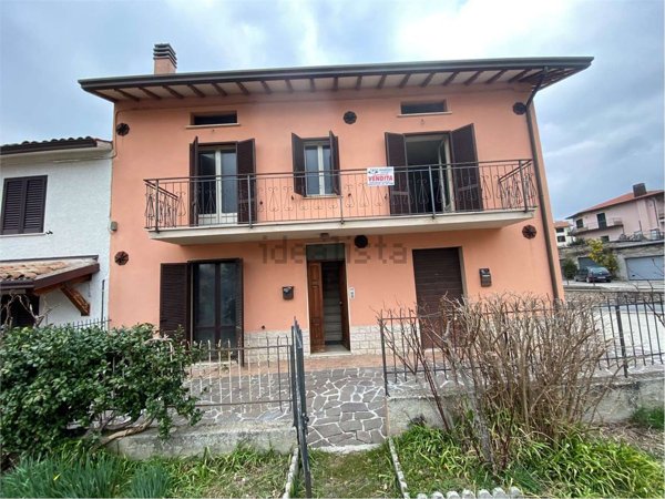 casa indipendente in vendita a Gualdo Tadino