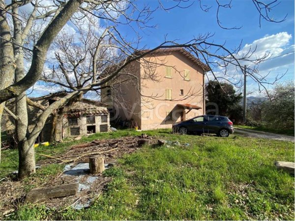 casa indipendente in vendita a Gualdo Tadino in zona Morano Osteria