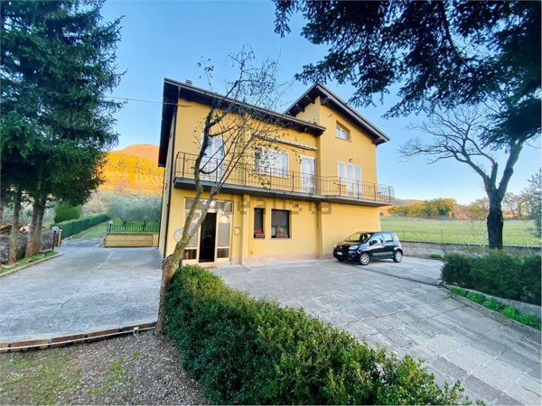 casa indipendente in vendita a Gualdo Tadino
