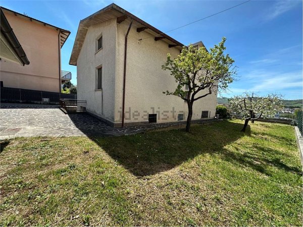 casa indipendente in vendita a Gualdo Tadino