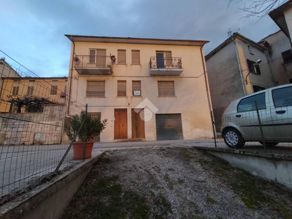 casa indipendente in vendita a Gualdo Tadino in zona Vaccara