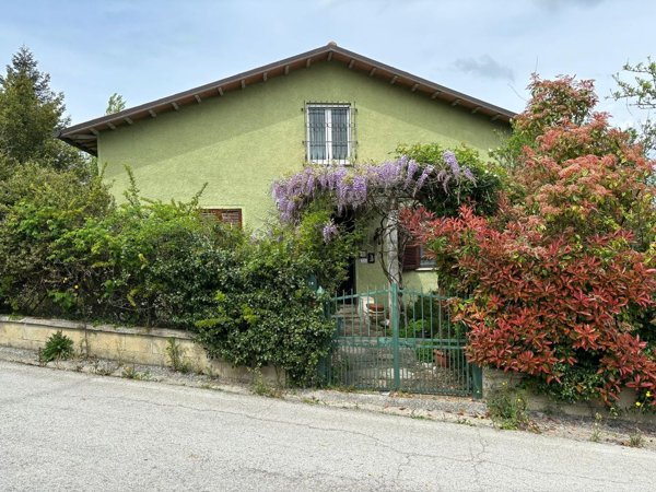 casa indipendente in vendita a Gualdo Tadino in zona San Pellegrino