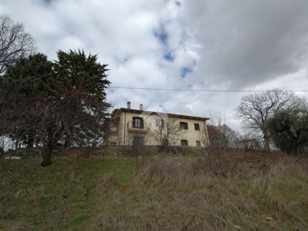 casa indipendente in vendita a Gualdo Tadino in zona Grello