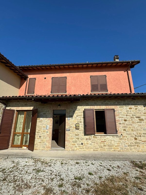 casa indipendente in vendita a Gualdo Tadino in zona Morano Osteria