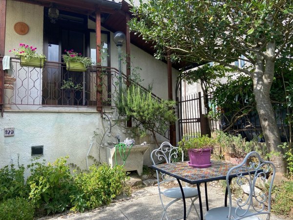 casa indipendente in vendita a Gualdo Tadino in zona Poggio Sant'Ercolano