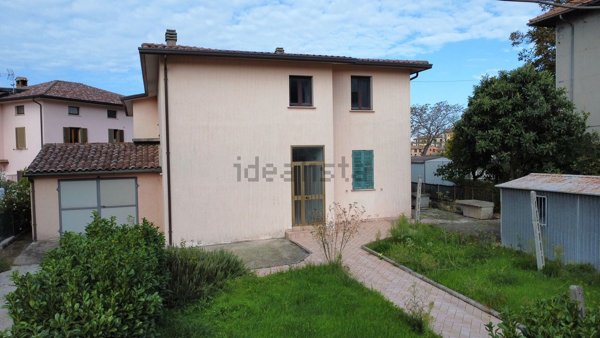casa indipendente in vendita a Gualdo Tadino