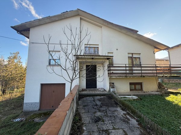 casa indipendente in vendita a Gualdo Tadino in zona San Pellegrino