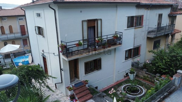 casa indipendente in vendita a Gualdo Tadino