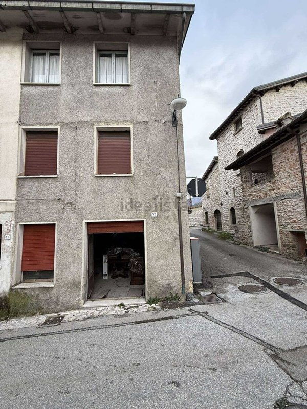 casa indipendente in vendita a Gualdo Tadino in zona Rigali
