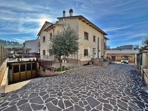 casa indipendente in vendita a Gualdo Tadino