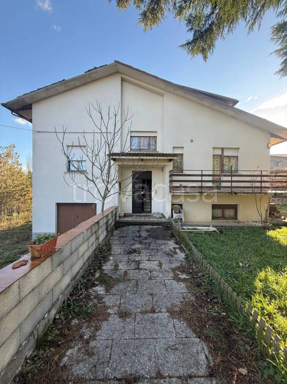 casa indipendente in vendita a Gualdo Tadino in zona San Pellegrino