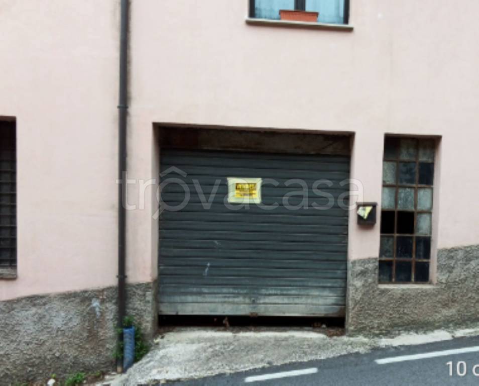 locale di sgombero in vendita a Gualdo Tadino