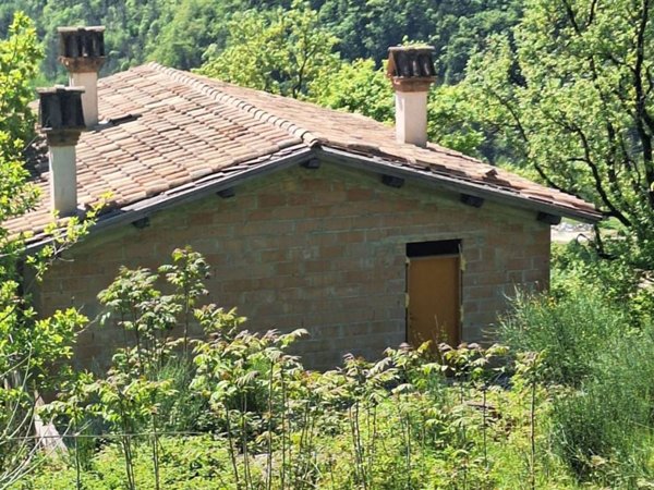 casa indipendente in vendita a Gualdo Tadino in zona Casale