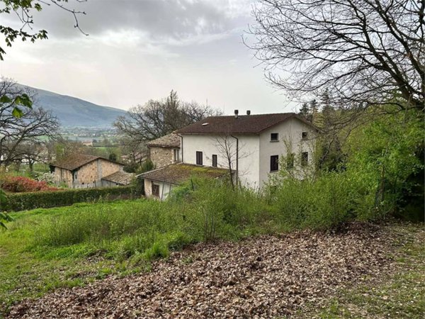casa indipendente in vendita a Gualdo Tadino in zona Piagge