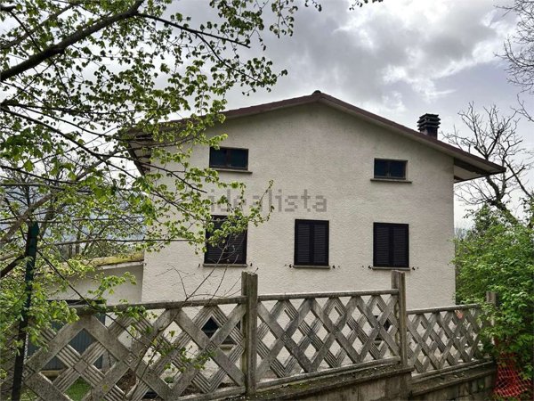 casa indipendente in vendita a Gualdo Tadino in zona Piagge