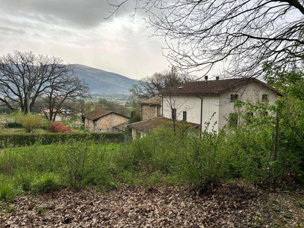 casa indipendente in vendita a Gualdo Tadino in zona Piagge