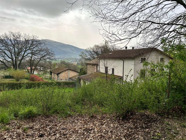 casa indipendente in vendita a Gualdo Tadino in zona Piagge