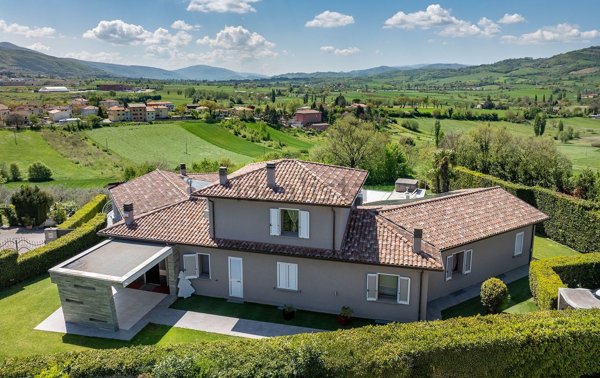 casa indipendente in vendita a Gualdo Tadino