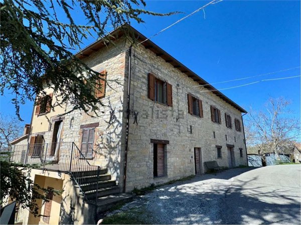 casale in vendita a Gualdo Tadino in zona Pieve di Compresseto