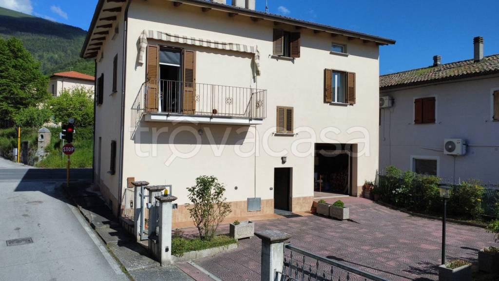casa indipendente in vendita a Gualdo Tadino