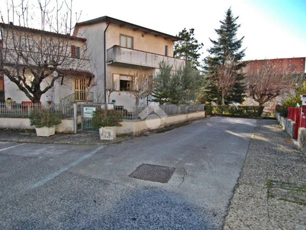 casa indipendente in vendita a Gualdo Tadino