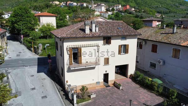 casa indipendente in vendita a Gualdo Tadino