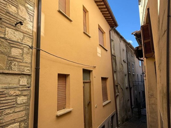 casa indipendente in vendita a Gualdo Tadino